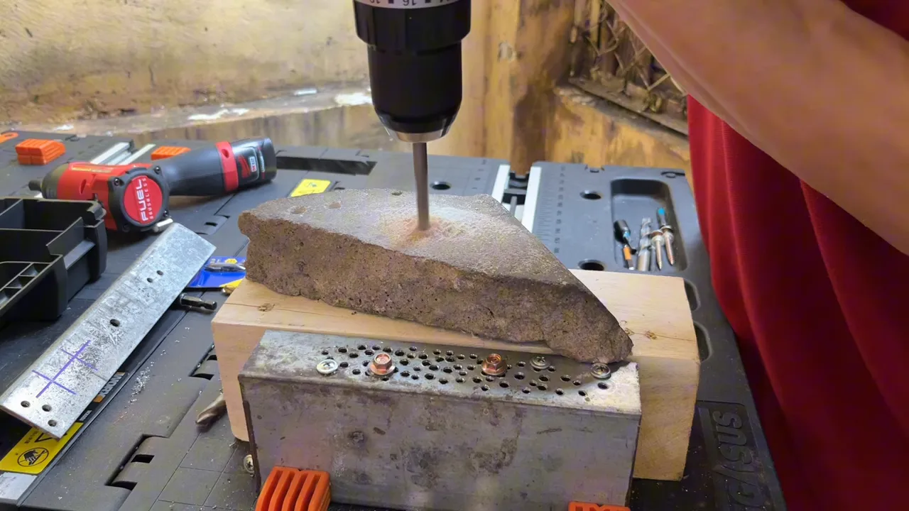 Khoan bê tông 8mm ở chế độ búa