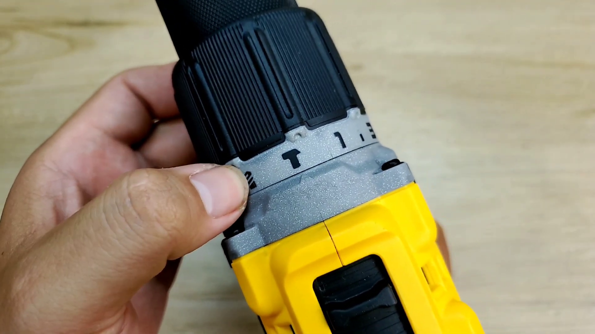 Các chức năng khác nhau của máy khoan DEWALT DCD805