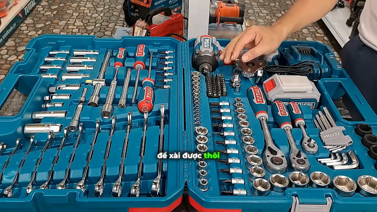 Bộ dụng cụ chi tiết với các đầu chuyển và lục giác