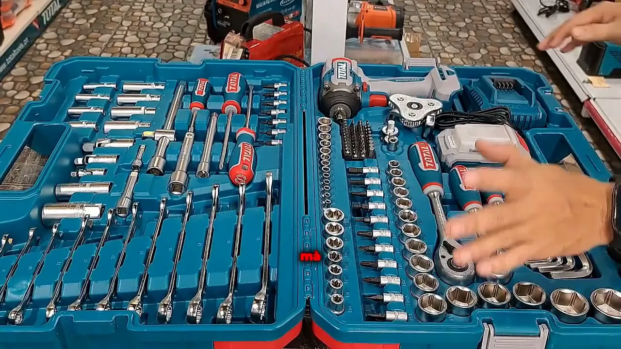 Combo sửa xe Total TIWLI2050 với máy bắn bu lông và bộ chi tiết