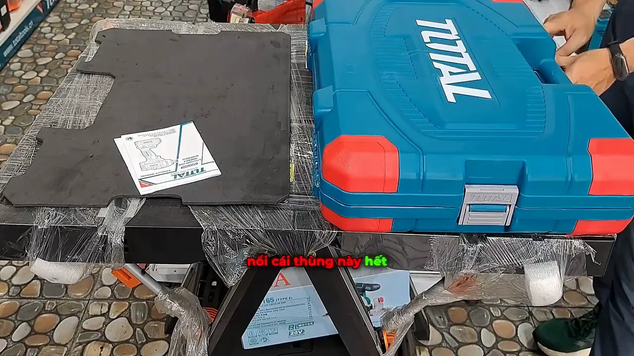 Thùng đựng bộ dụng cụ với 4 khóa an toàn