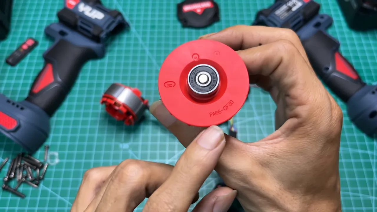 Cục từ và cánh gió, vật liệu PA66 pha sợi thủy tinh