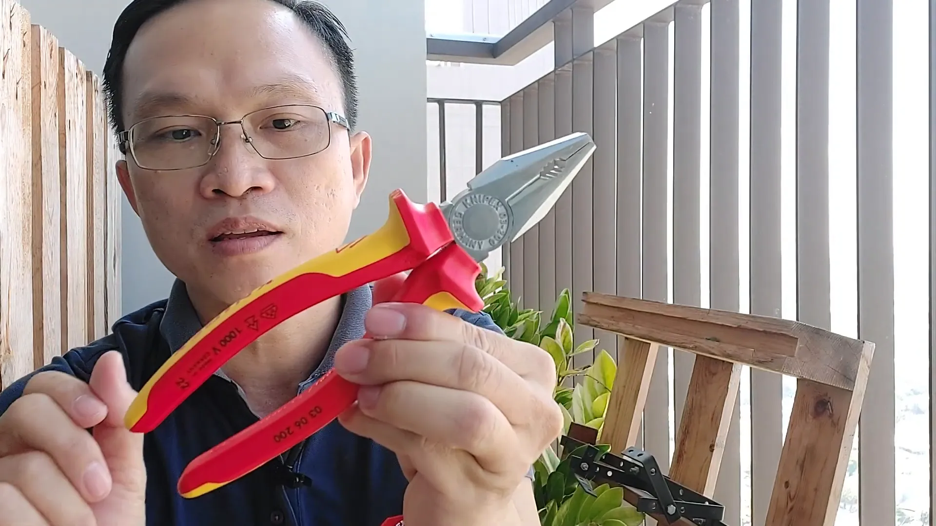 Kìm Knipex được công nhận về khả năng cách điện 1000 Volt