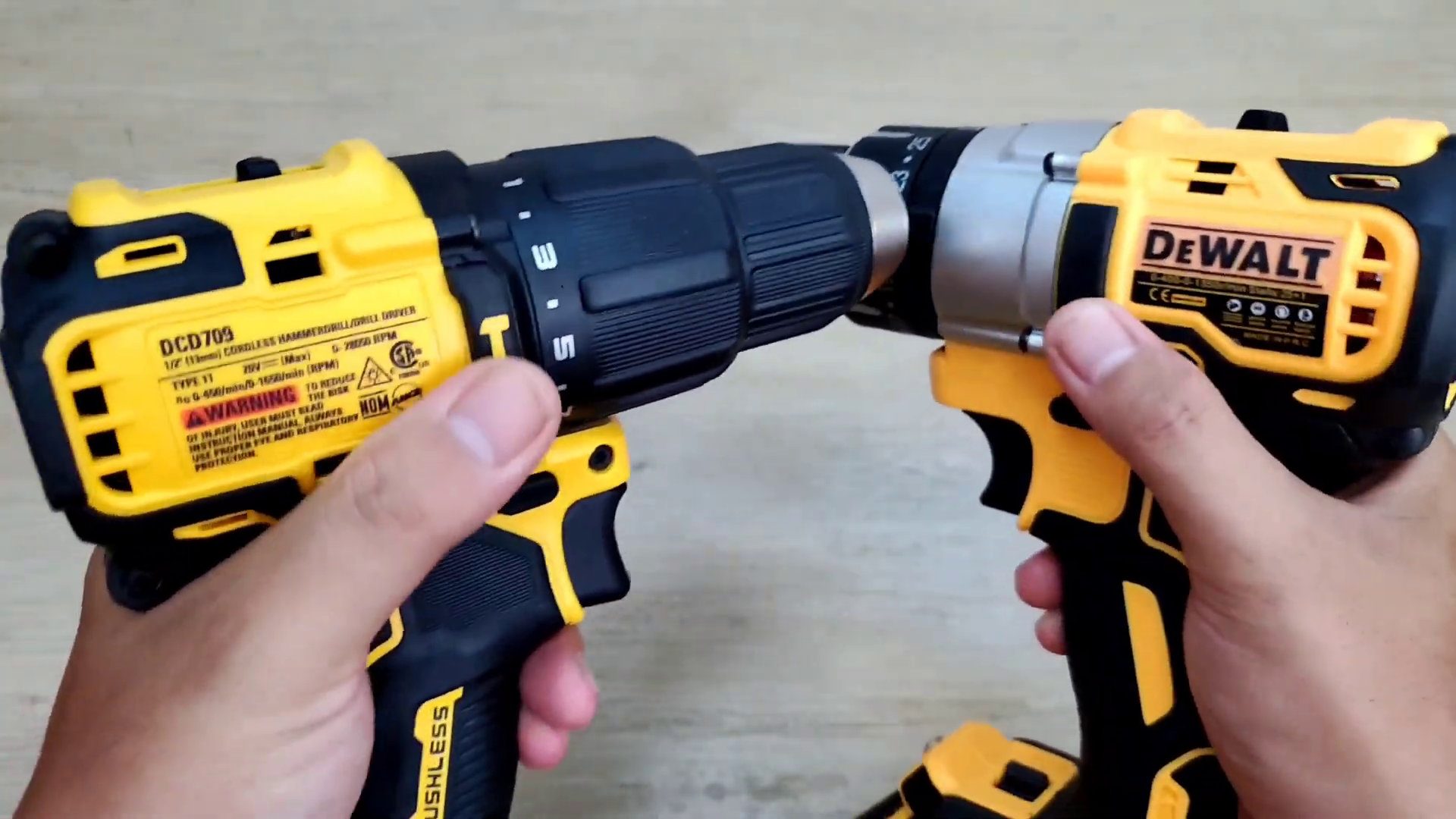 So sánh các chi tiết trên thân máy khoan pin DEWALT