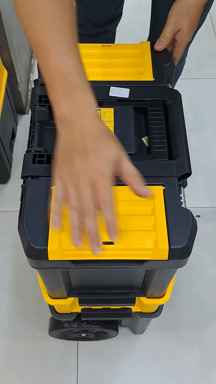 Giá cả hợp lý của thùng xe kéo STANLEY STST1-80151