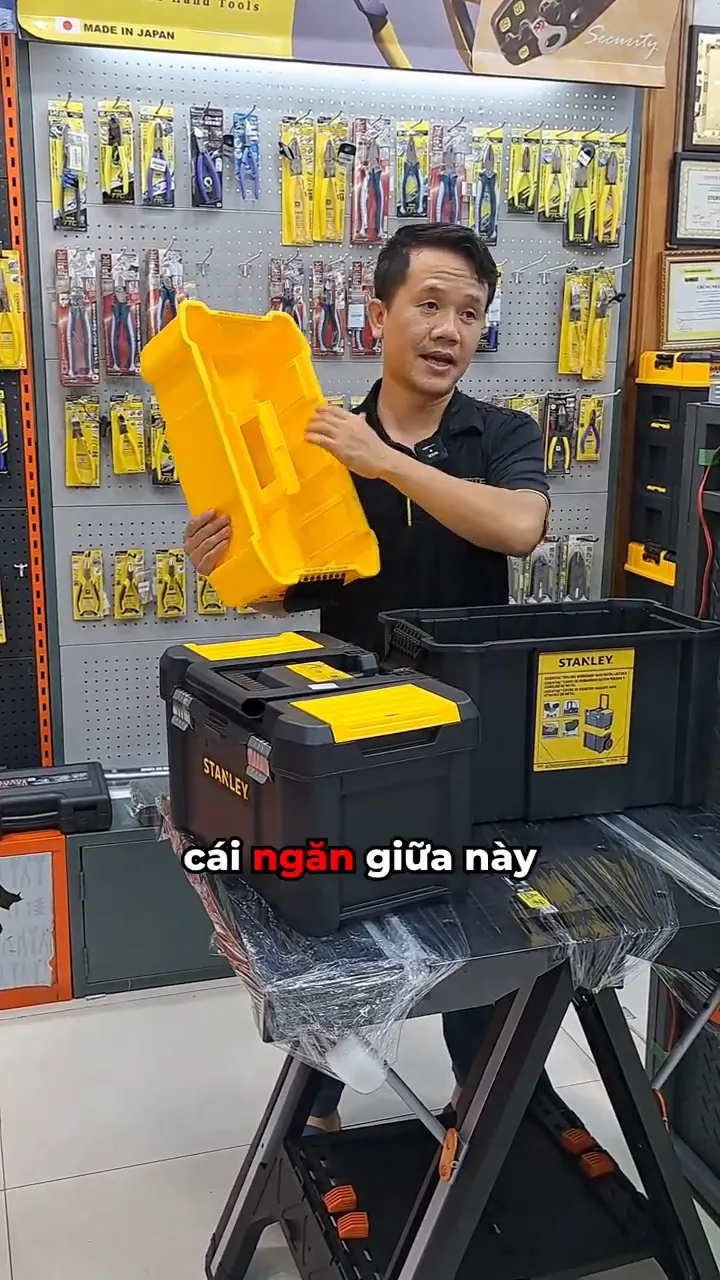 Ngăn chứa dụng cụ nặng của thùng xe kéo STANLEY STST1-80151