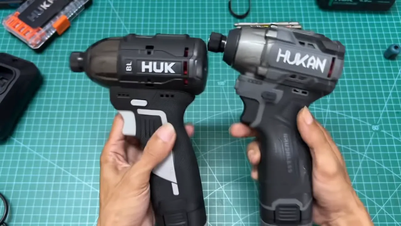 Hai máy Hucan đặt cạnh nhau so sánh Gen3 va Gen2 toan can than may