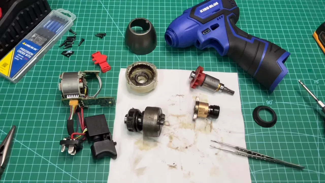 Bộ sản phẩm Kingblue KB16VB2 gồm máy, pin, sạc và phụ kiện