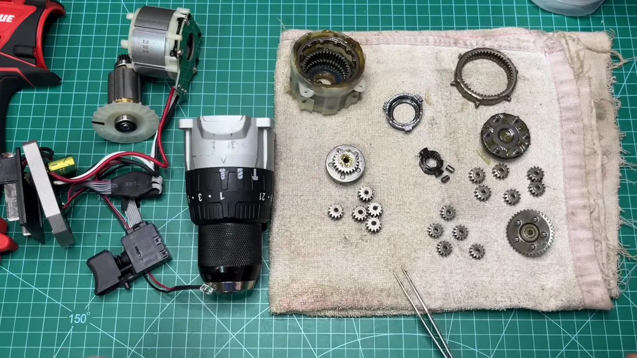 Bộ chi tiết nội thất sau khi tháo