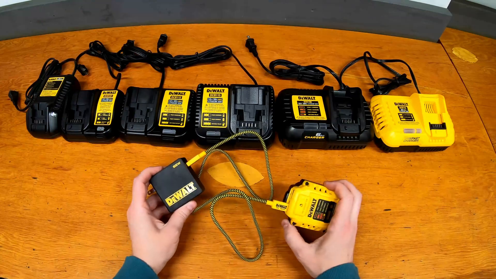 Sạc pin Dewalt với USB