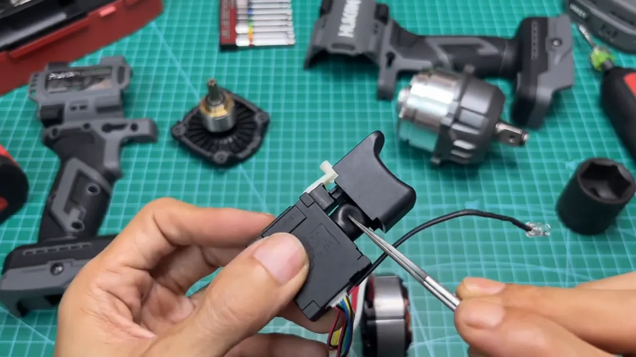 Cò và miếng cao su chống bụi