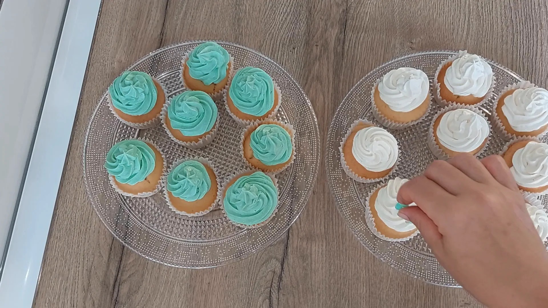 Decorando los cupcakes para Halloween