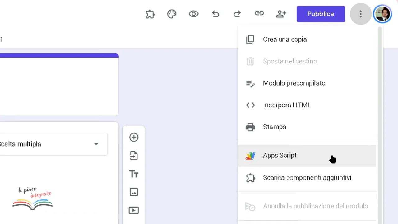 Menu di Google Moduli aperto con la voce Apps Script evidenziata