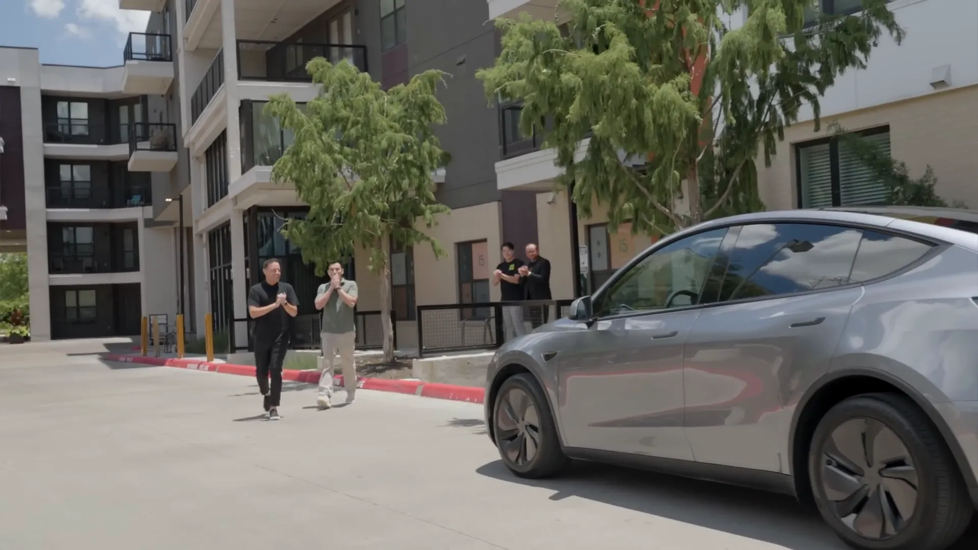 Excited reaction to Tesla autonomous delivery