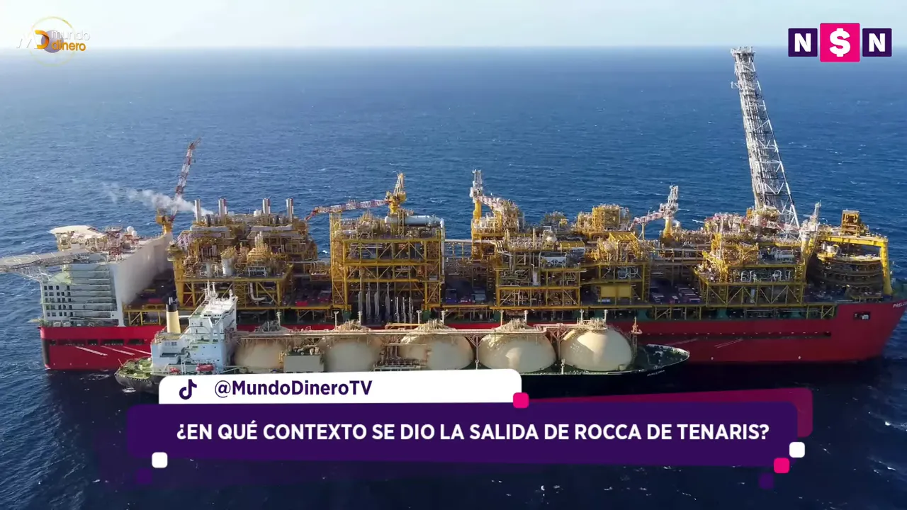 Buque industrial en el mar para producci�n de gas natural licuado