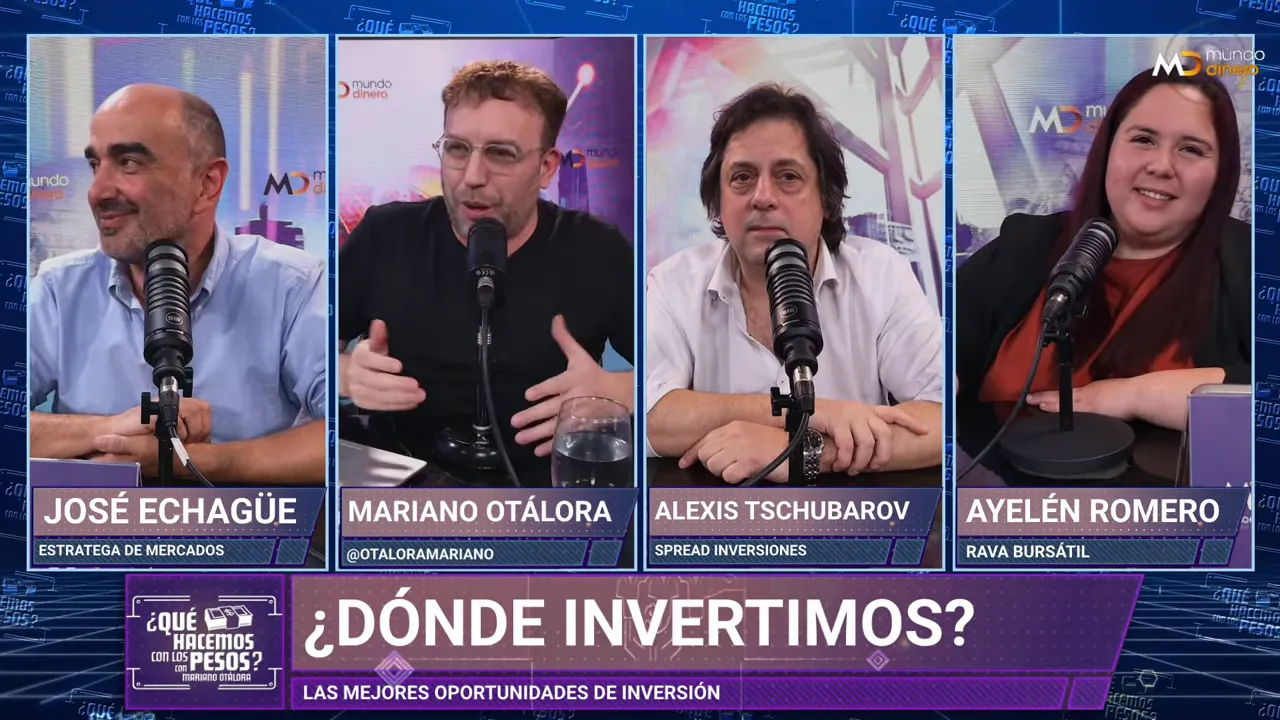 Panel discutiendo escenarios de tipo de cambio y reservas