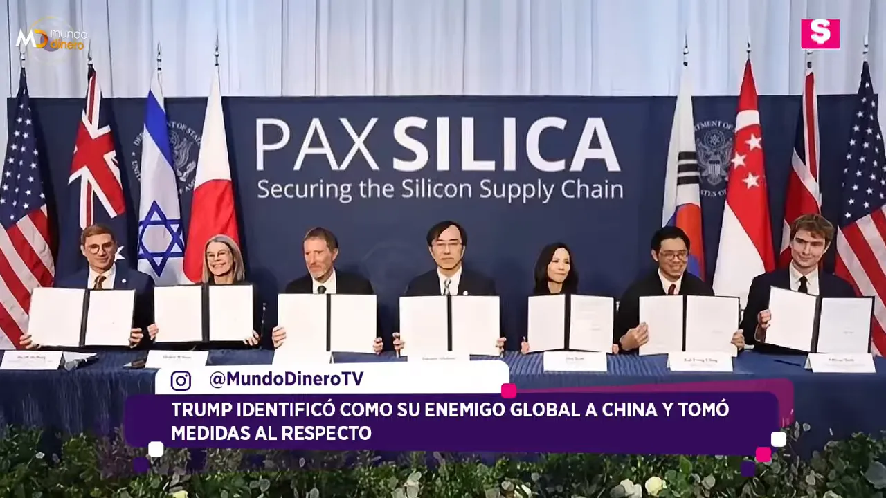 Funcionarios sentados frente a un cartel que dice Pax Silica Securing the Silicon Supply Chain
