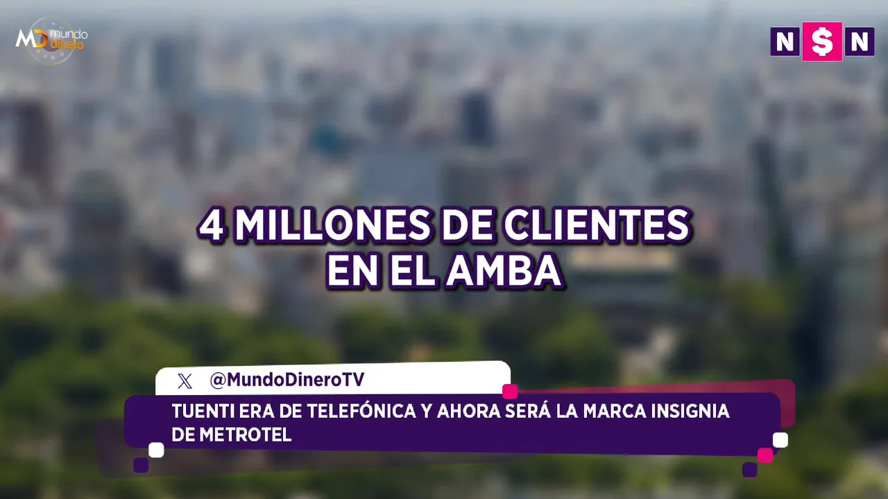 Texto sobre una vista urbana que indica cuatro millones de clientes en el AMBA