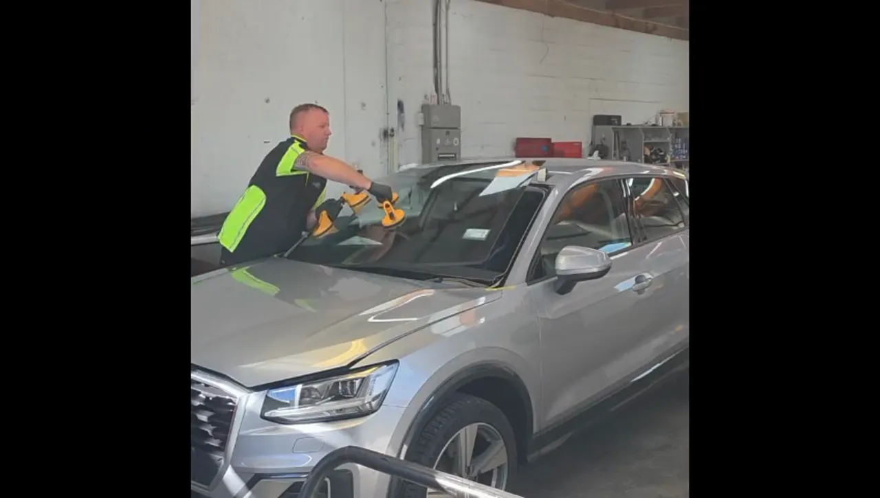 Lifting the windscreen over the fresh urethane bead