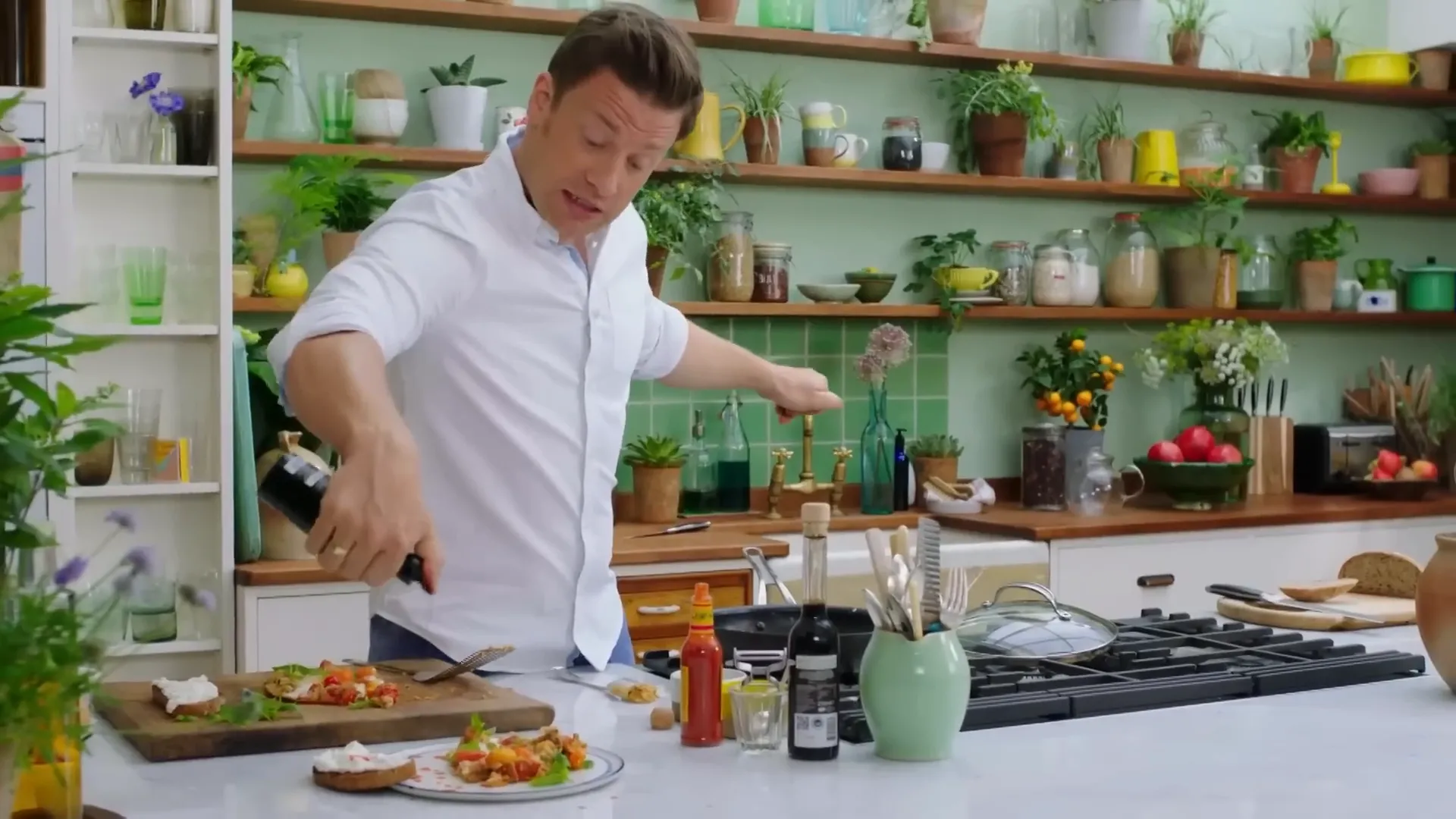 Drizzling chili sauce and balsamic vinegar on the breakfast