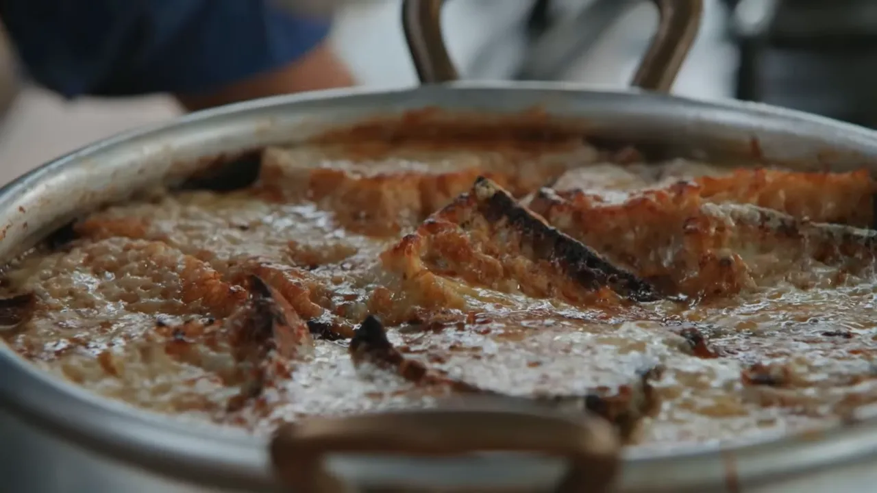 Gratined cheesy toast bubbling under the grill