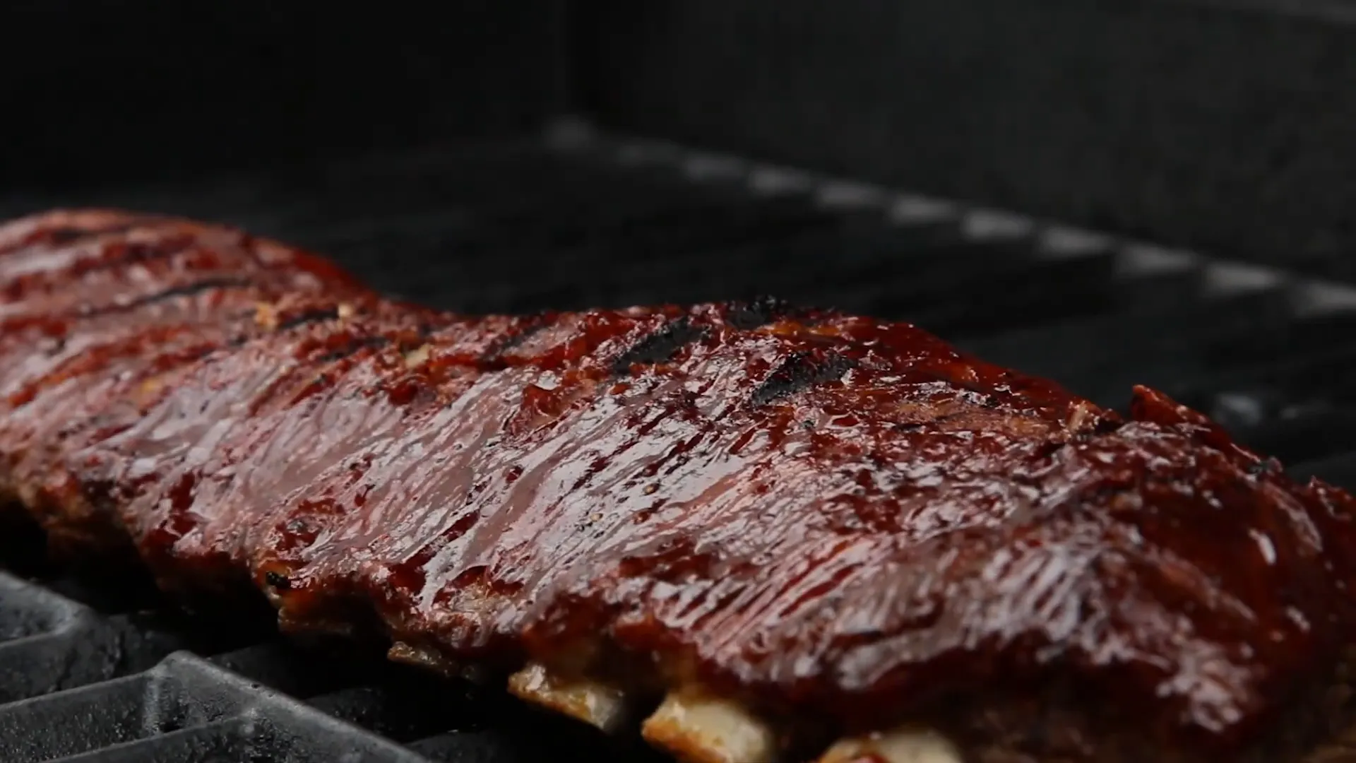 Grilling ribs with barbecue sauce