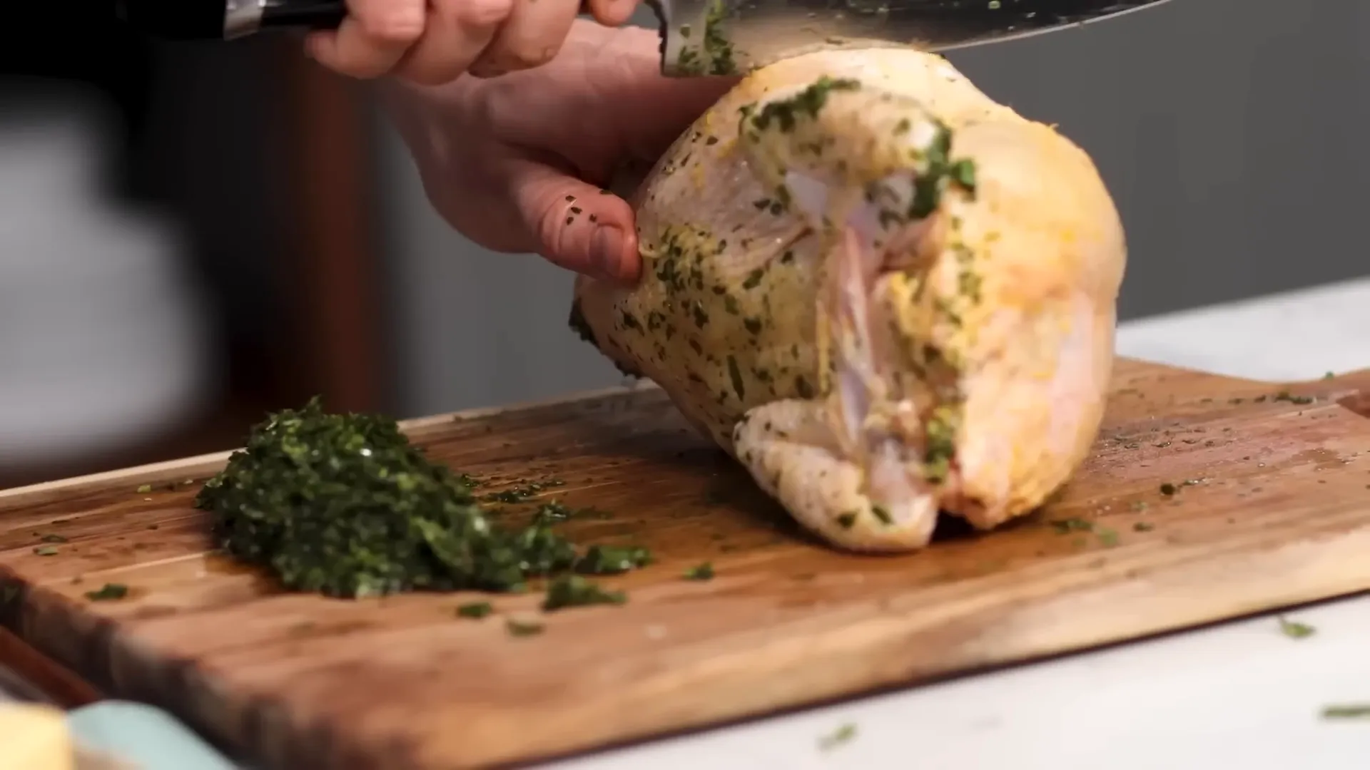 Scoring chicken legs and preparing for roasting