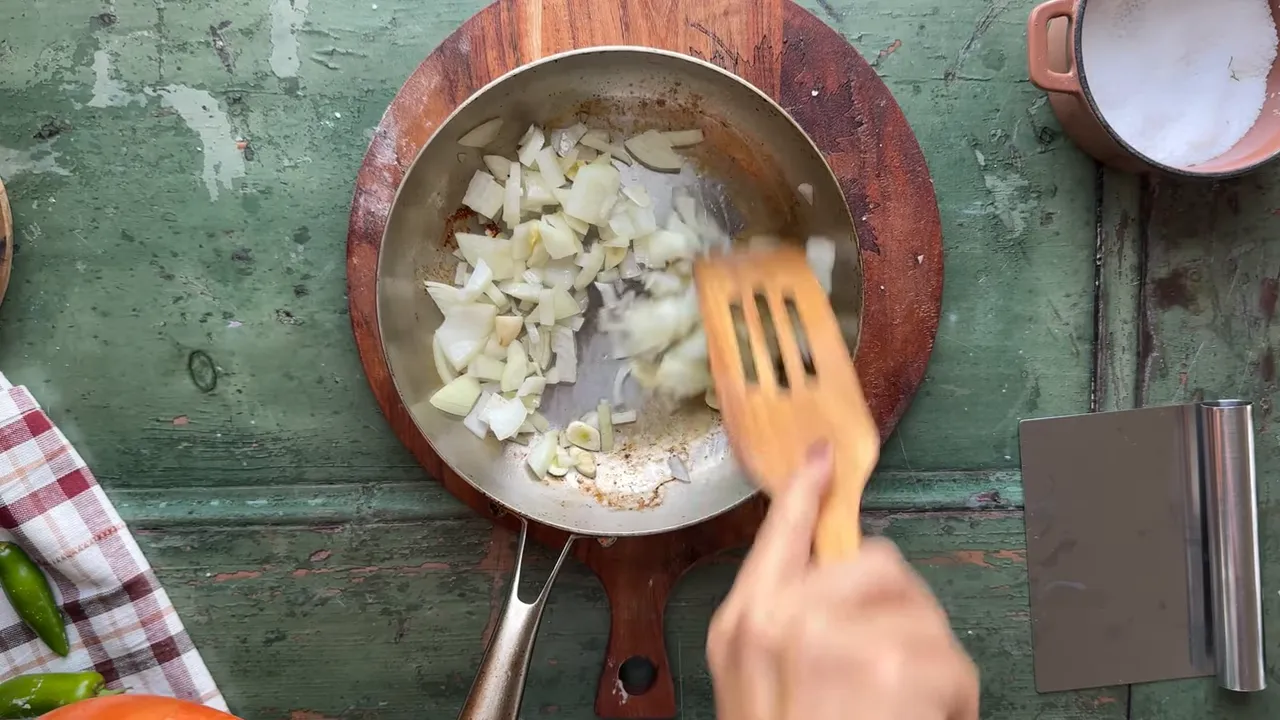 Sauteing onions and garlic in the same skillet after searing chicken