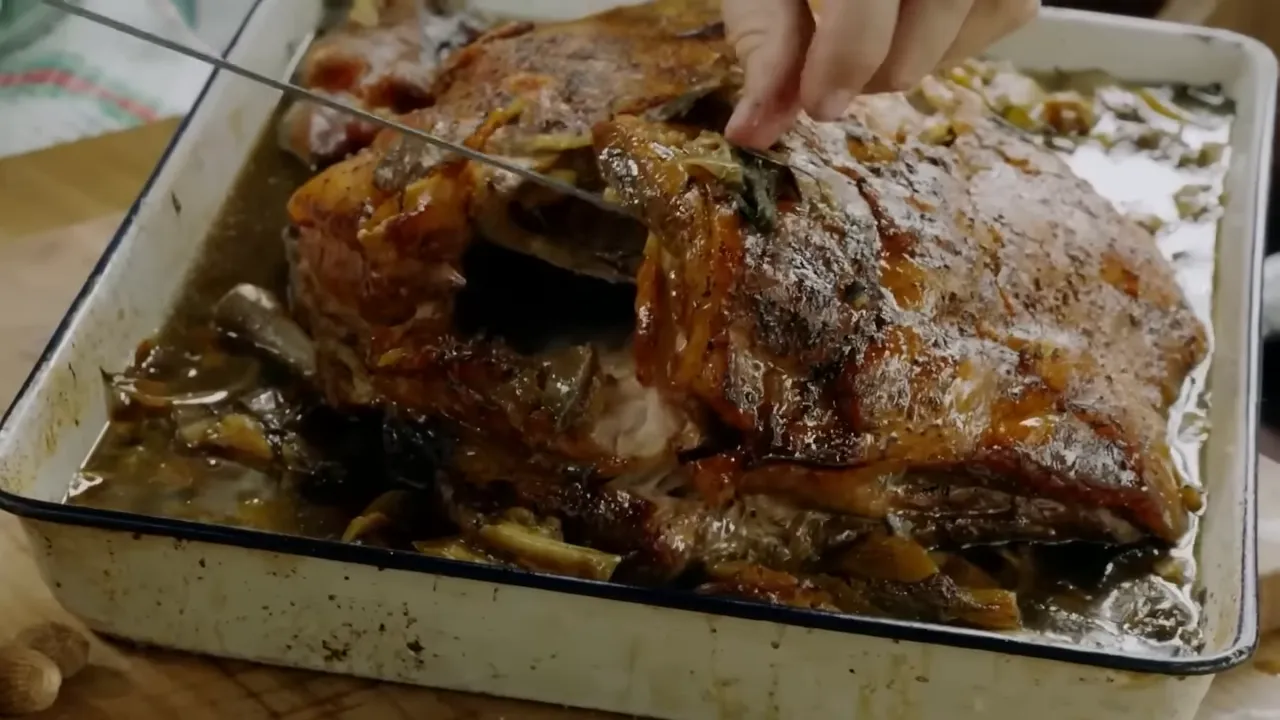 pulled tender pork shoulder with crispy crackling