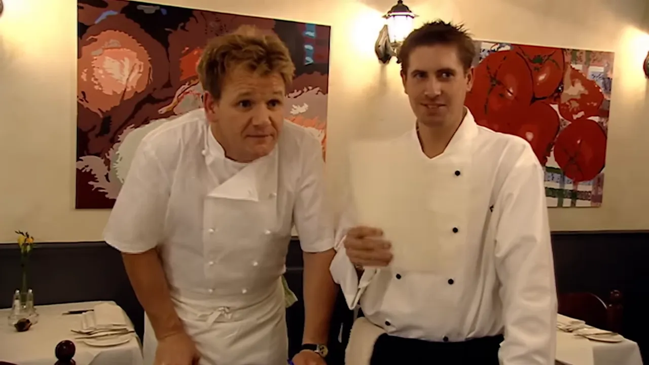 New simple menu and paper tablecloths for La Lanterna's relaunch