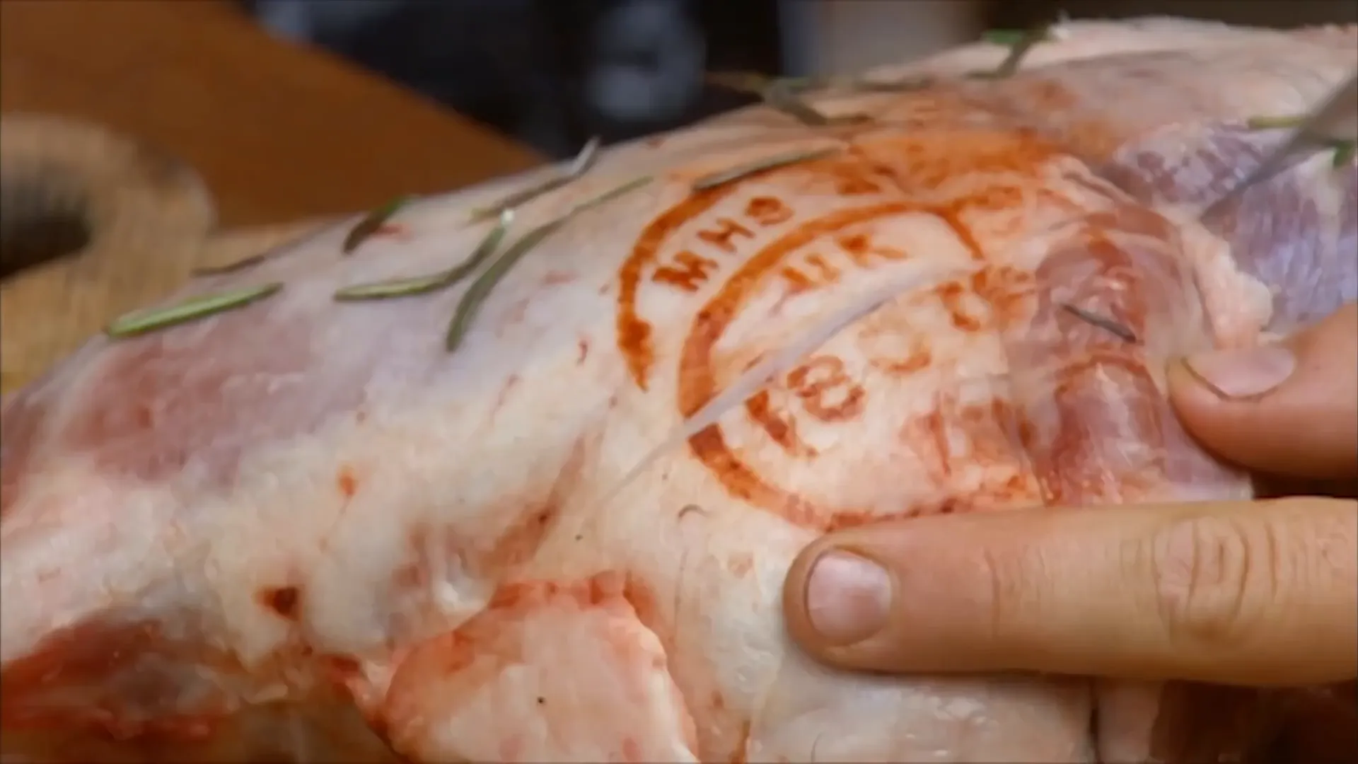 Scoring lamb leg for barbecue