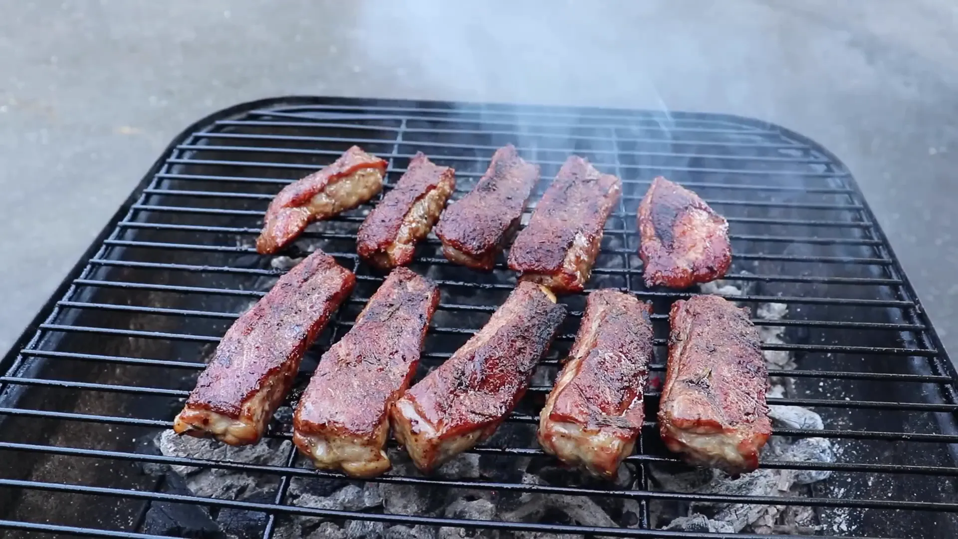 Hot and fast grilled Tuscan style ribs on the grill