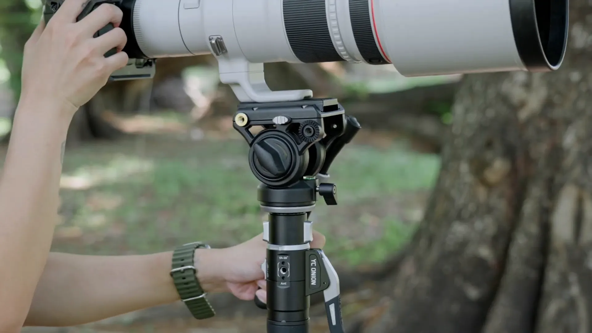 รีวิวขาตั้ง YC ONION PINETA Pro Monopod คาร์บอนไฟเบอร์ ฟีเจอร์ครบ เบา พกพาสะดวก เหมาะกับช่างภาพผู้หญิง ดีทั้งภาพนิ่งและวีดีโอ 6 หัวแพนวิดีโอปรับหมุนซ้ายขวาและเอียงขึ้นลงได้
