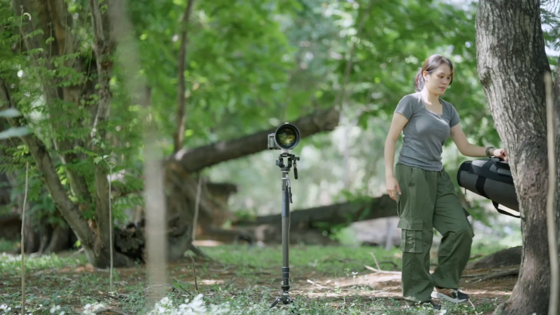 รีวิวขาตั้ง YC ONION PINETA Pro Monopod คาร์บอนไฟเบอร์ ฟีเจอร์ครบ เบา พกพาสะดวก เหมาะกับช่างภาพผู้หญิง ดีทั้งภาพนิ่งและวีดีโอ 5 ขาตั้งตั้งอยู่ได้เองด้วยฐานสามขาแข็งแรง