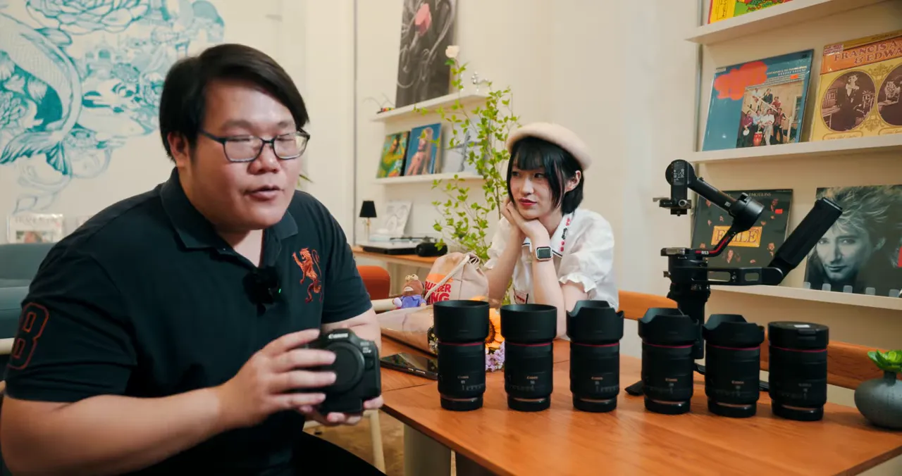 Canon RF 14mm f/1.4L VCM เลนส์มุมกว้างตัวแรงที่ไม่ได้เก่งแค่ถ่ายดาว แต่พอจับคู่กับ R6 Mark III แล้วงานวิดีโอคือเดือดมาก 2 บรรยากาศคุยรีวิว Canon RF 14mm f/1.4L VCM พร้อมเลนส์ VCM หลายระยะบนโต๊ะ