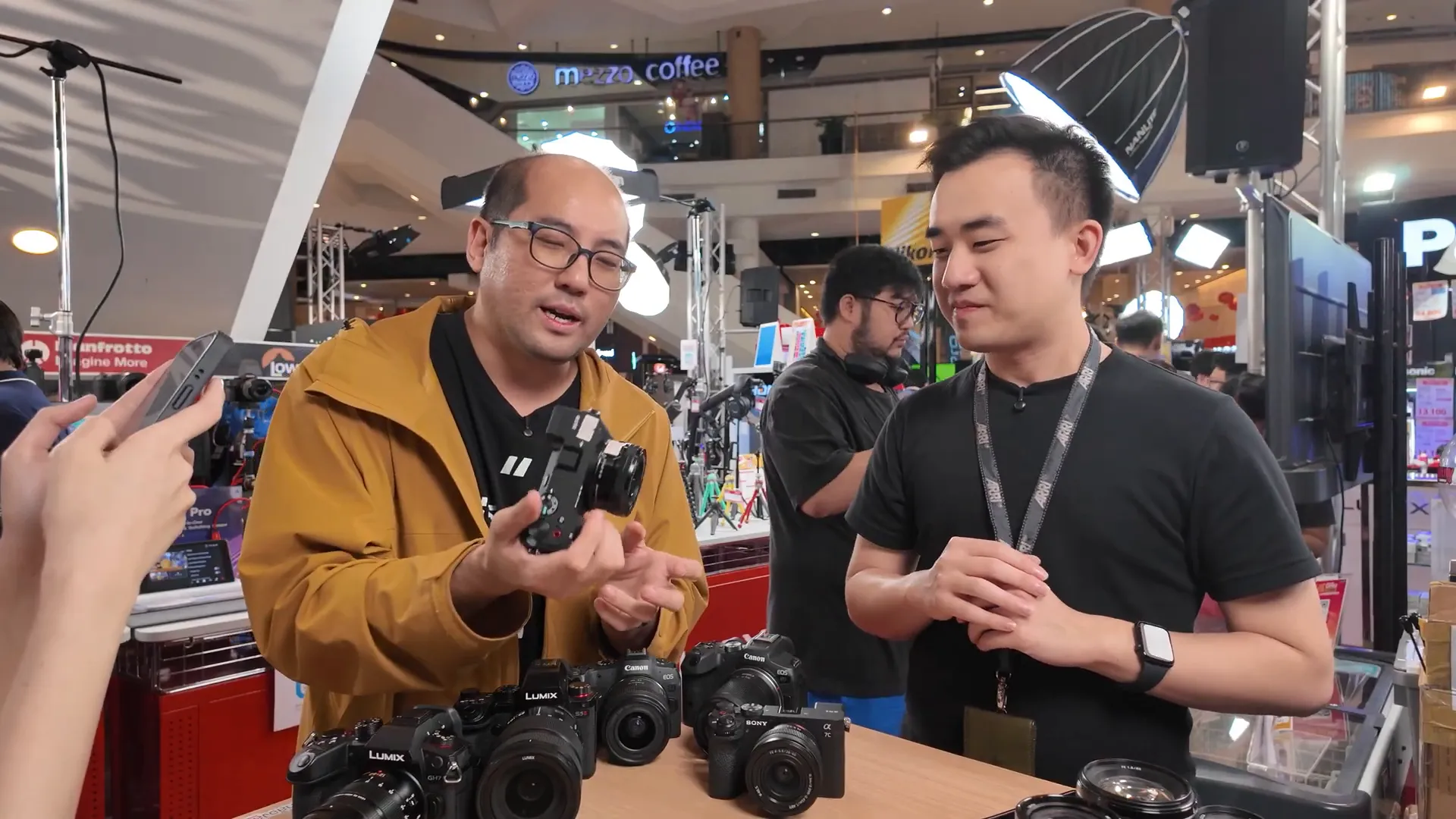 Fullframe vs APSC เลือกกล้อง Crop Sensor ตัวแรง หรือ Full Frame ตัวเริ่ม ราคาใกล้กัน เลือกซื้อแบบไหนดี? 3 เปรียบเทียบบอดี้ Sony A6700 กับ A7C
