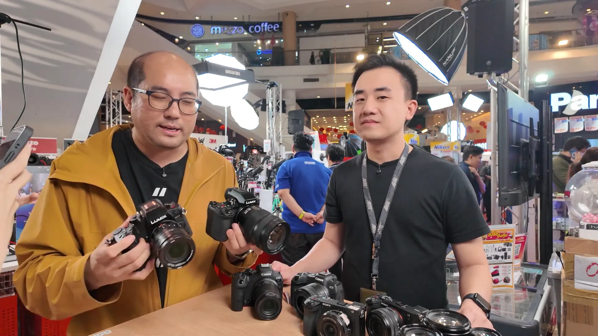Fullframe vs APSC เลือกกล้อง Crop Sensor ตัวแรง หรือ Full Frame ตัวเริ่ม ราคาใกล้กัน เลือกซื้อแบบไหนดี? 5 Panasonic Lumix GH7 และ S5 Mark II เปรียบเทียบบอดี้
