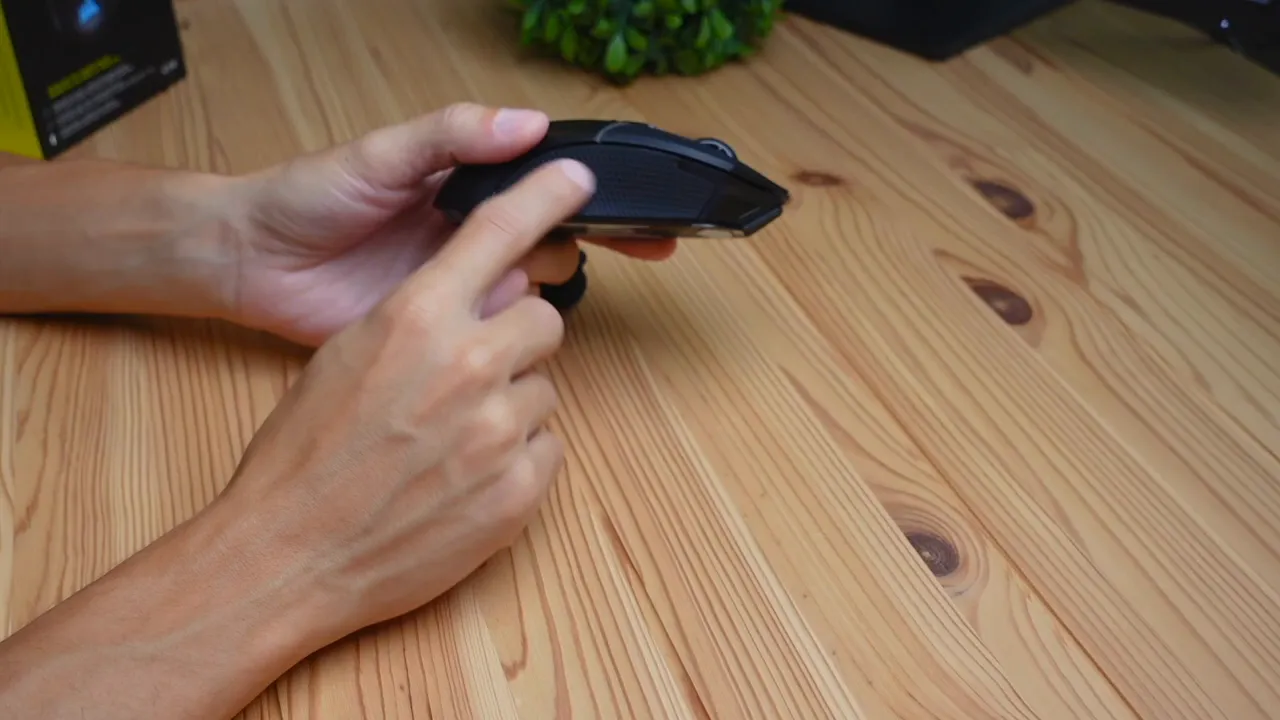 Textured clickers and rubber side grip for improved hold