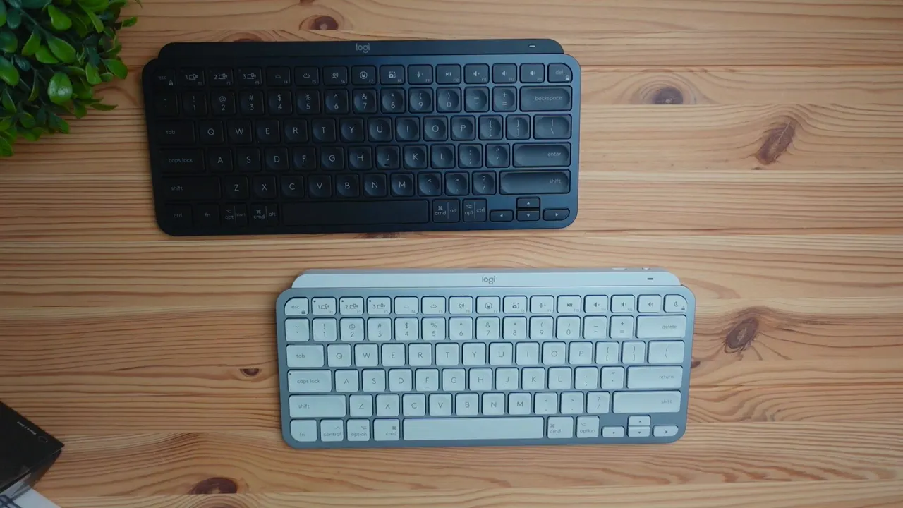 Side-by-side view of MX Keys Mini and MX Keys Mini for Mac
