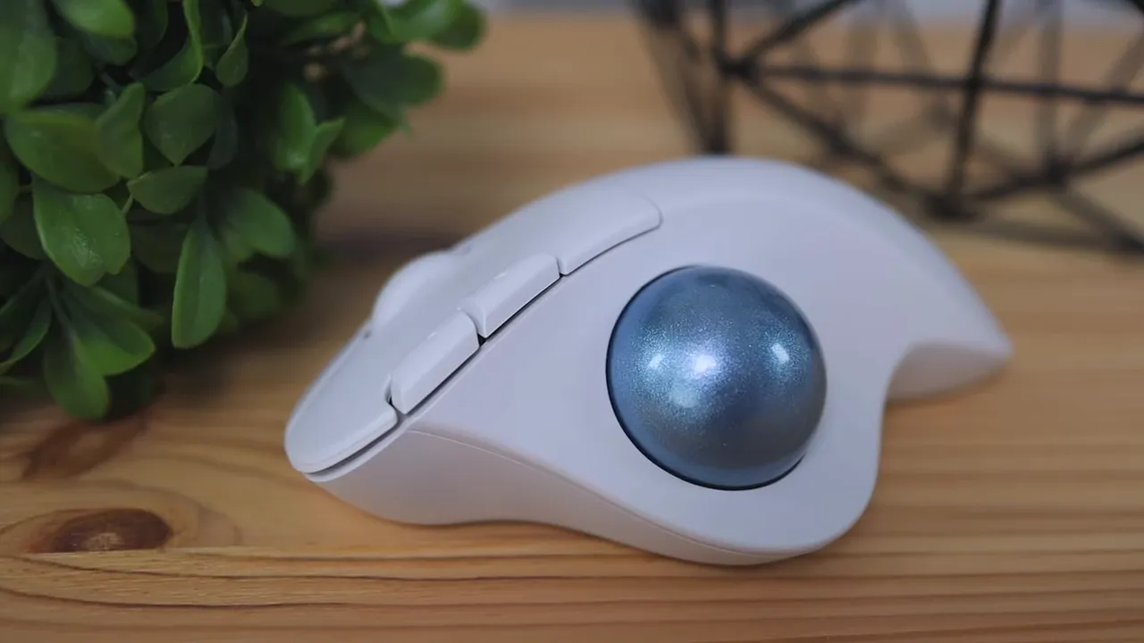 Logitech Ergo M575 trackball close-up with thumb-controlled ball