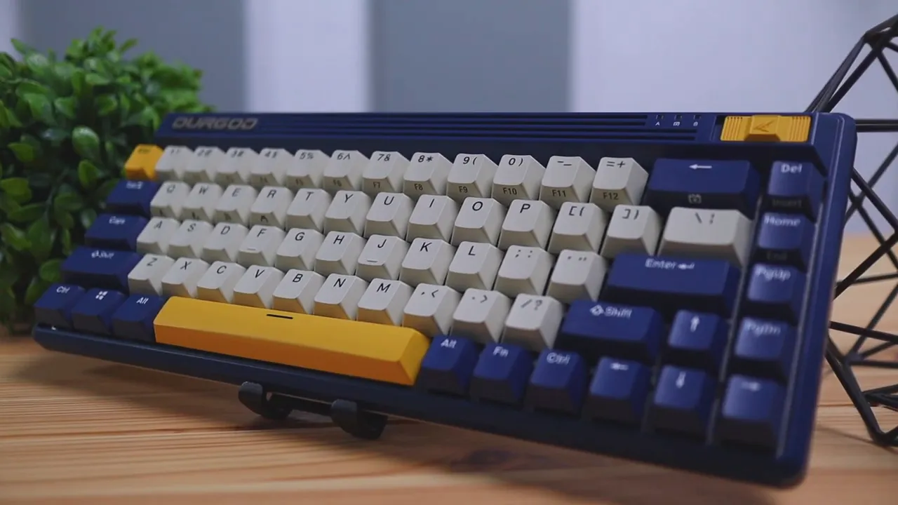 Durgod Fusion 65% mechanical keyboard wide close-up with yellow accent bar