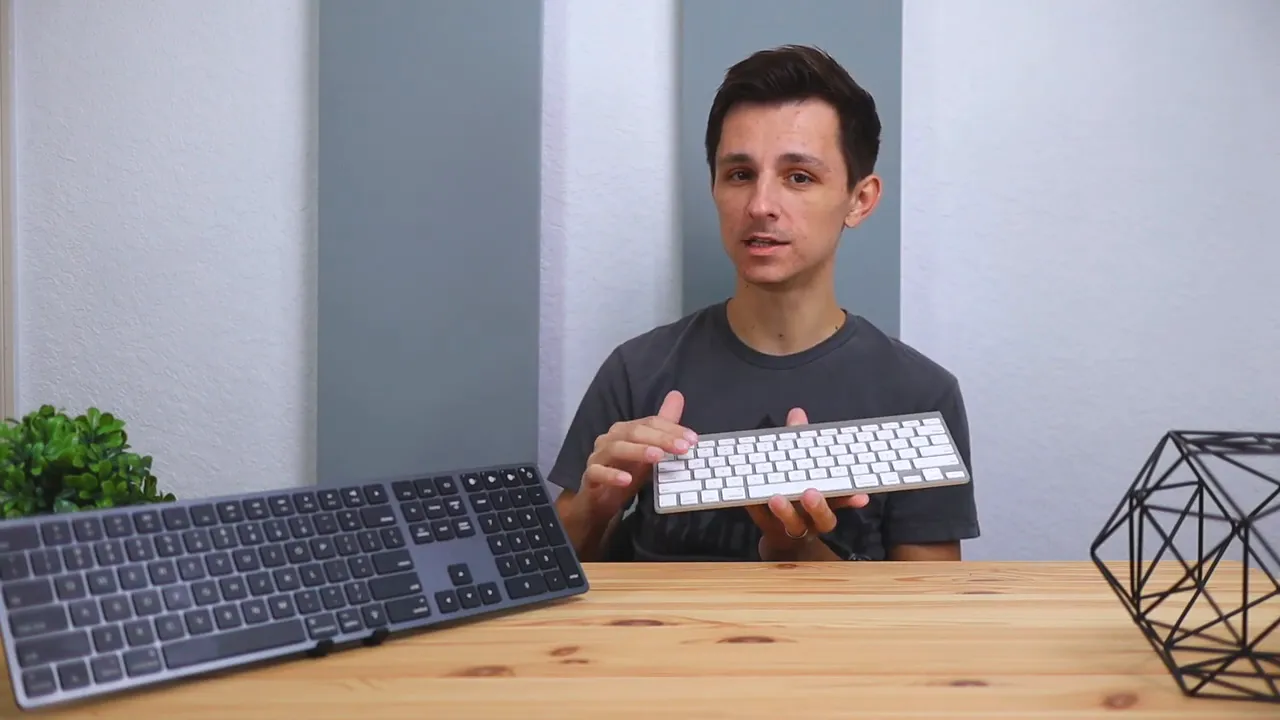 Full-size Mac layout on Seenda wireless Bluetooth keyboard
