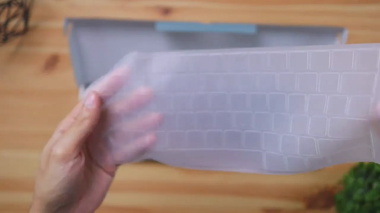 Silicone cover placed over the Seenda wireless Bluetooth keyboard