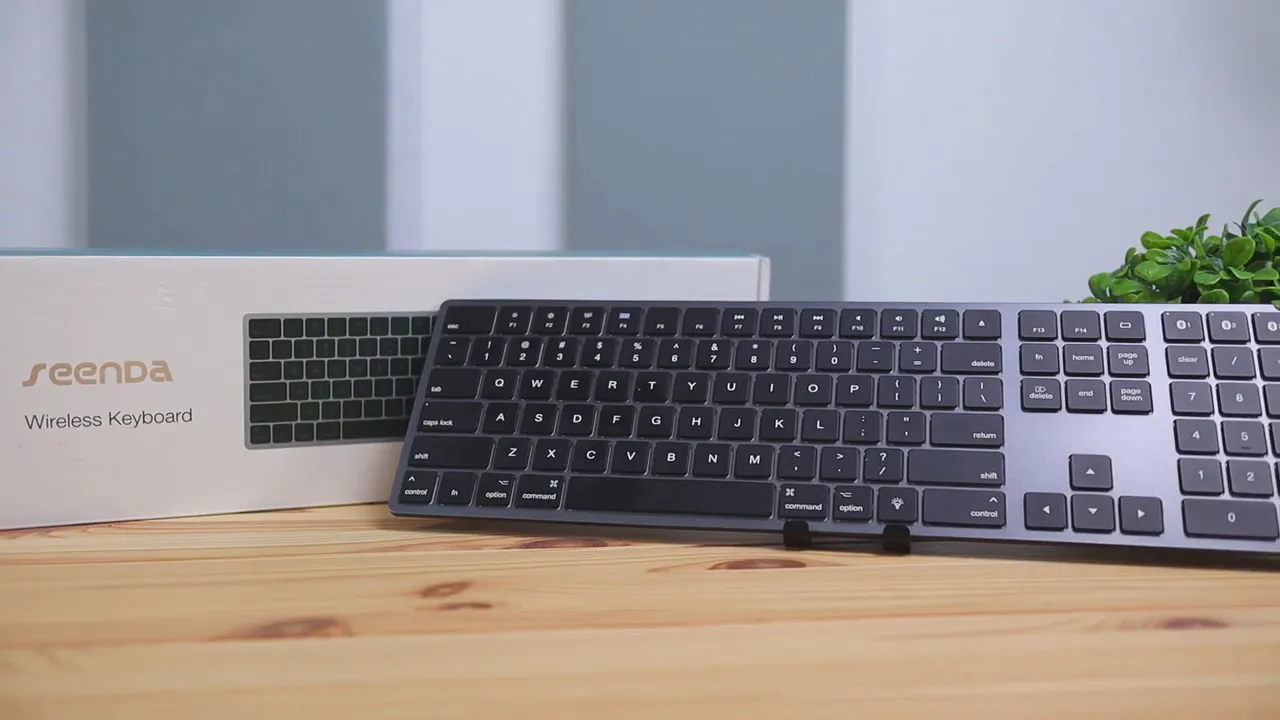 Seenda wireless keyboard shown on a desk with packaging behind it