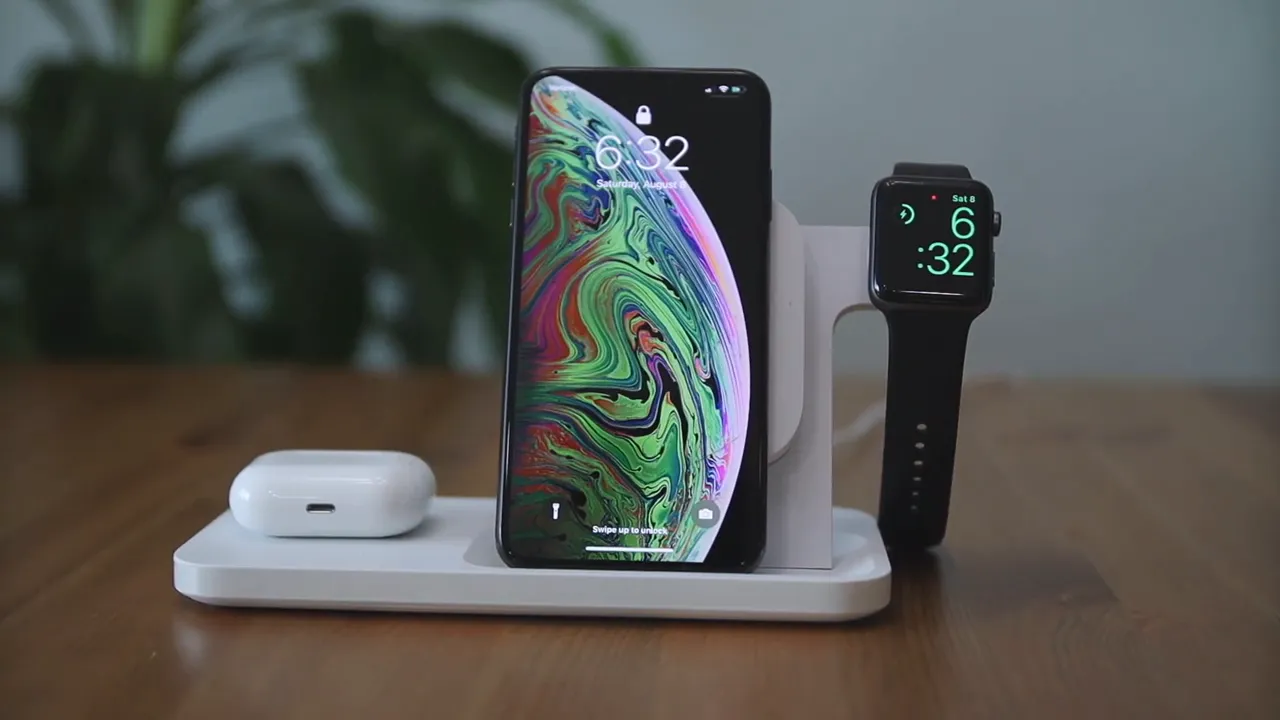 CIYOYO 3-in-1 wireless charging dock charging an iPhone, Apple Watch, and AirPods on a wooden table