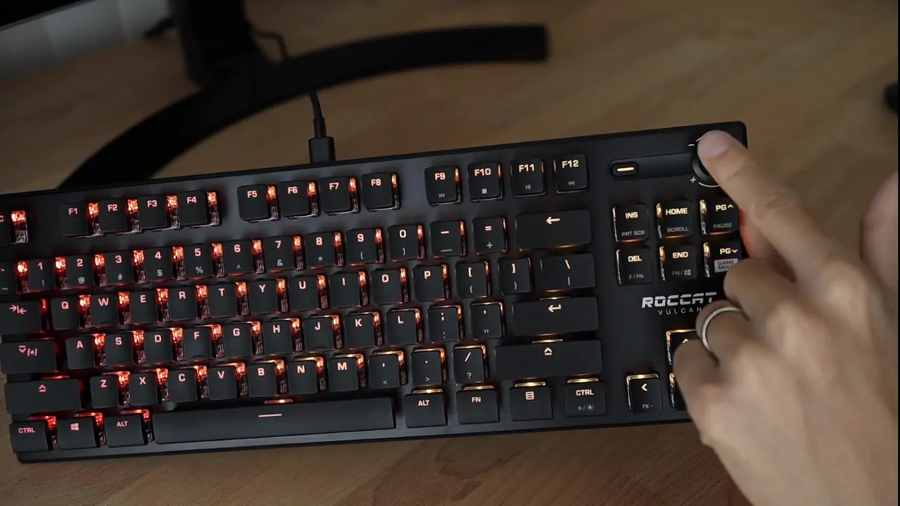 Roccat Vulcan TKL Pro top-right hardware controls next to the volume knob