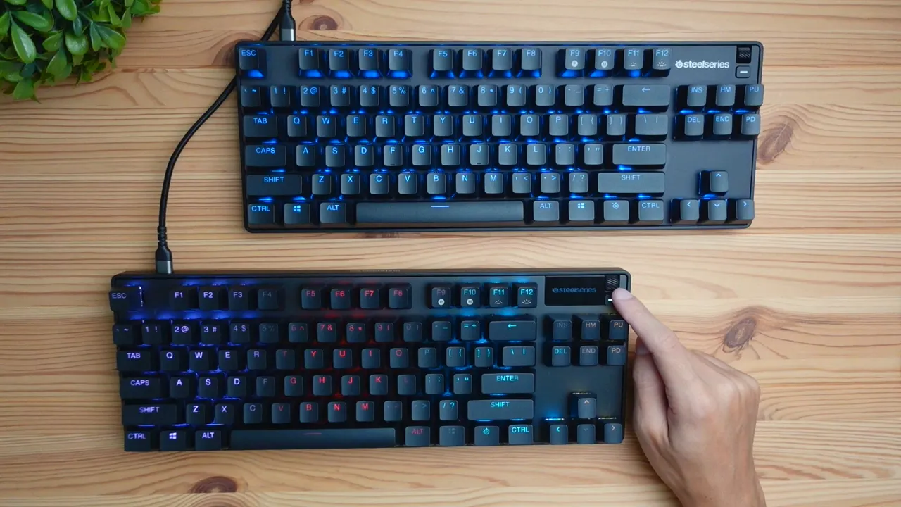 OLED smart display on the Apex Pro showing an image and stats