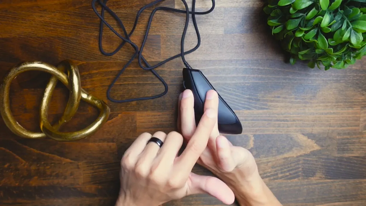 Hand demonstrates palm and fingertip grips on the Mini