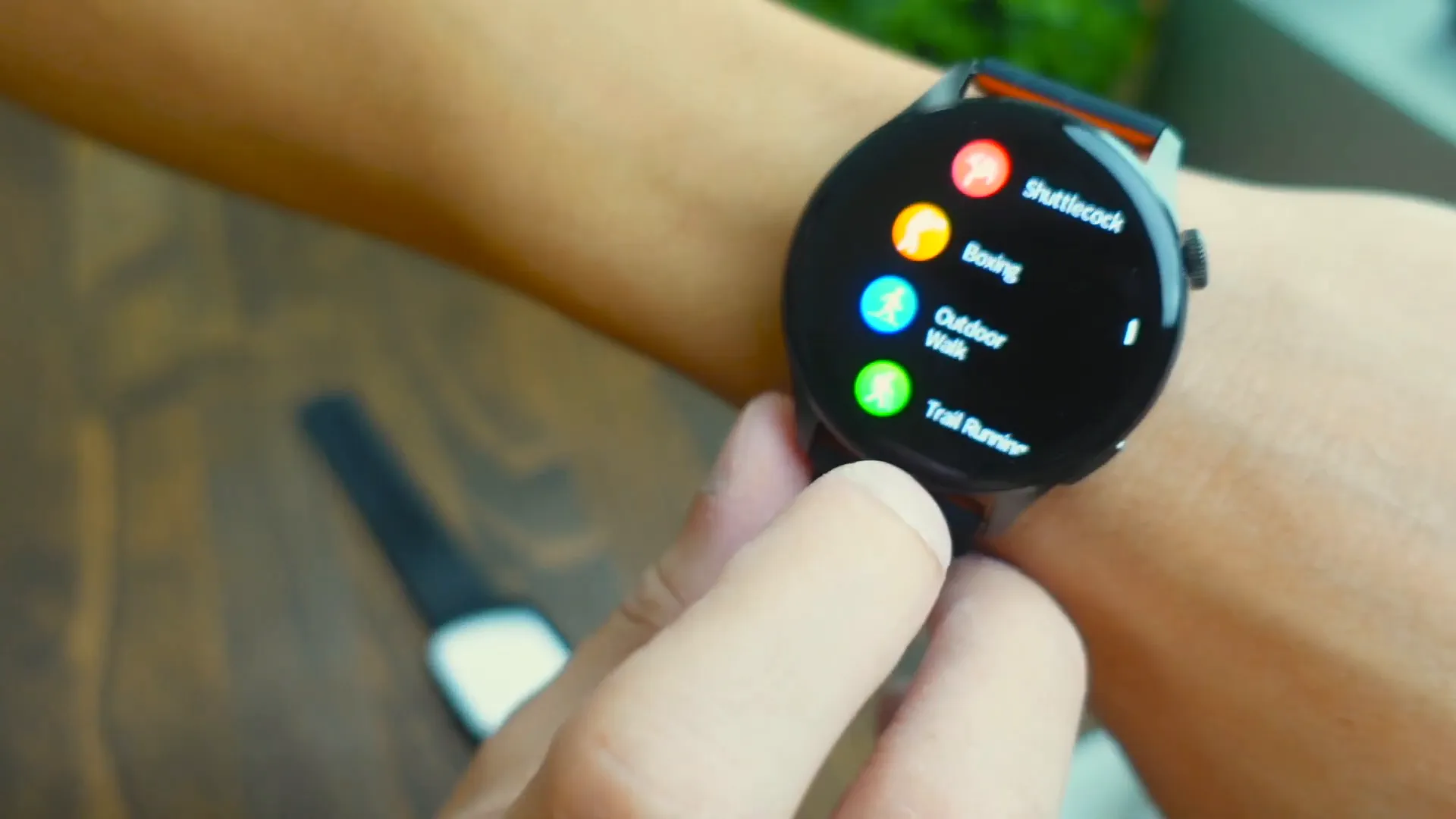 Activating exercise modes on the W13 smartwatch