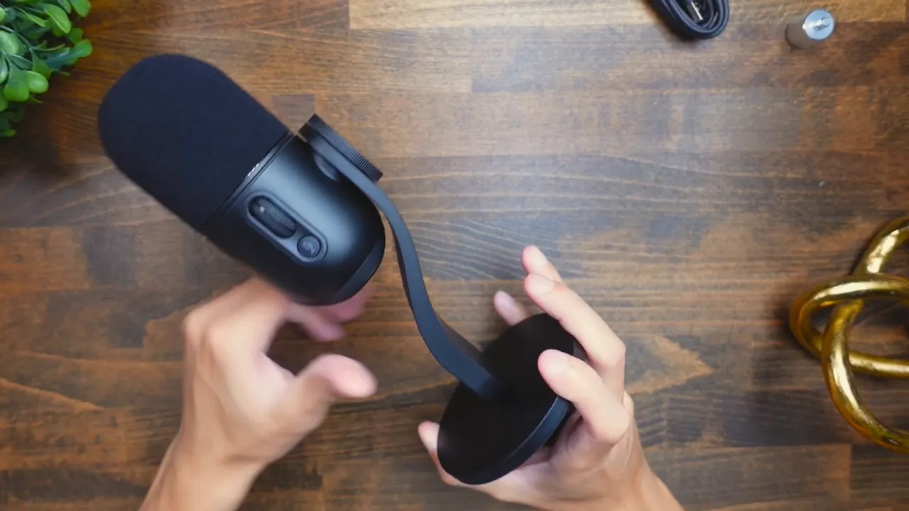 Yeti GX angled on its unique metal arch stand
